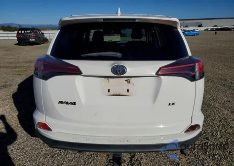 2018 Toyota Rav4 Le z USA, uszkodzony, nr VIN 2T3ZFREV2JW447232